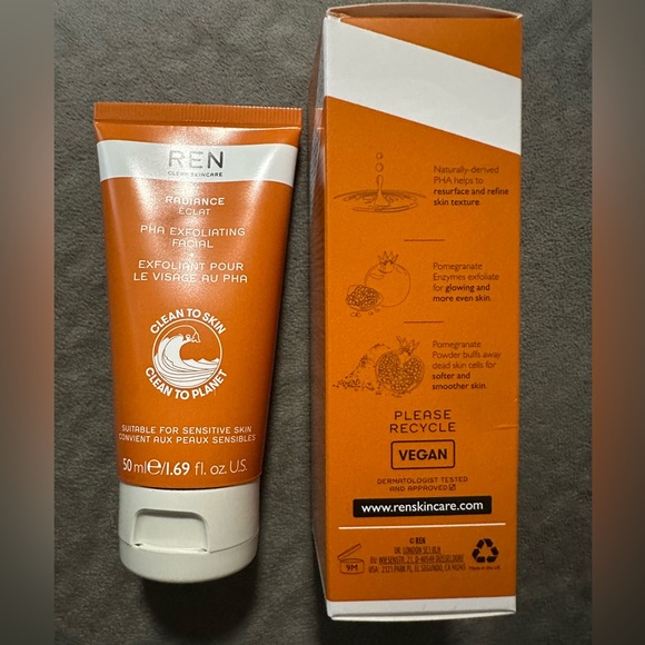REN RADIANCE PHA EXFOLIATING FACIAL - Picture 3 of 4